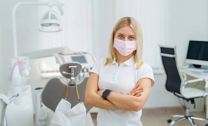 A professional feature image illustrating dental practice valuation in Canada, featuring valuation methods, financial analysis, goodwill, patient base, growth potential, location, staff, equipment and key factors buyers consider.